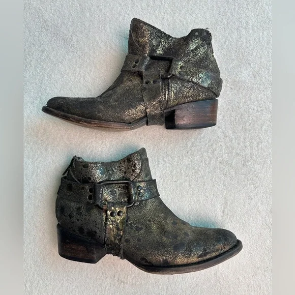 Freebird by Steven Phlow Metallic Distressed Gold Ankle Boot 8 M women’s booties